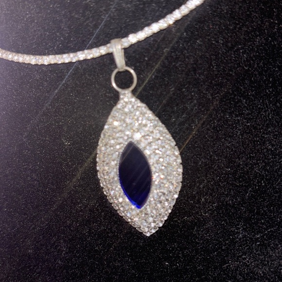 Elegant Silver and Blue Necklace Set - Picture 7 of 14